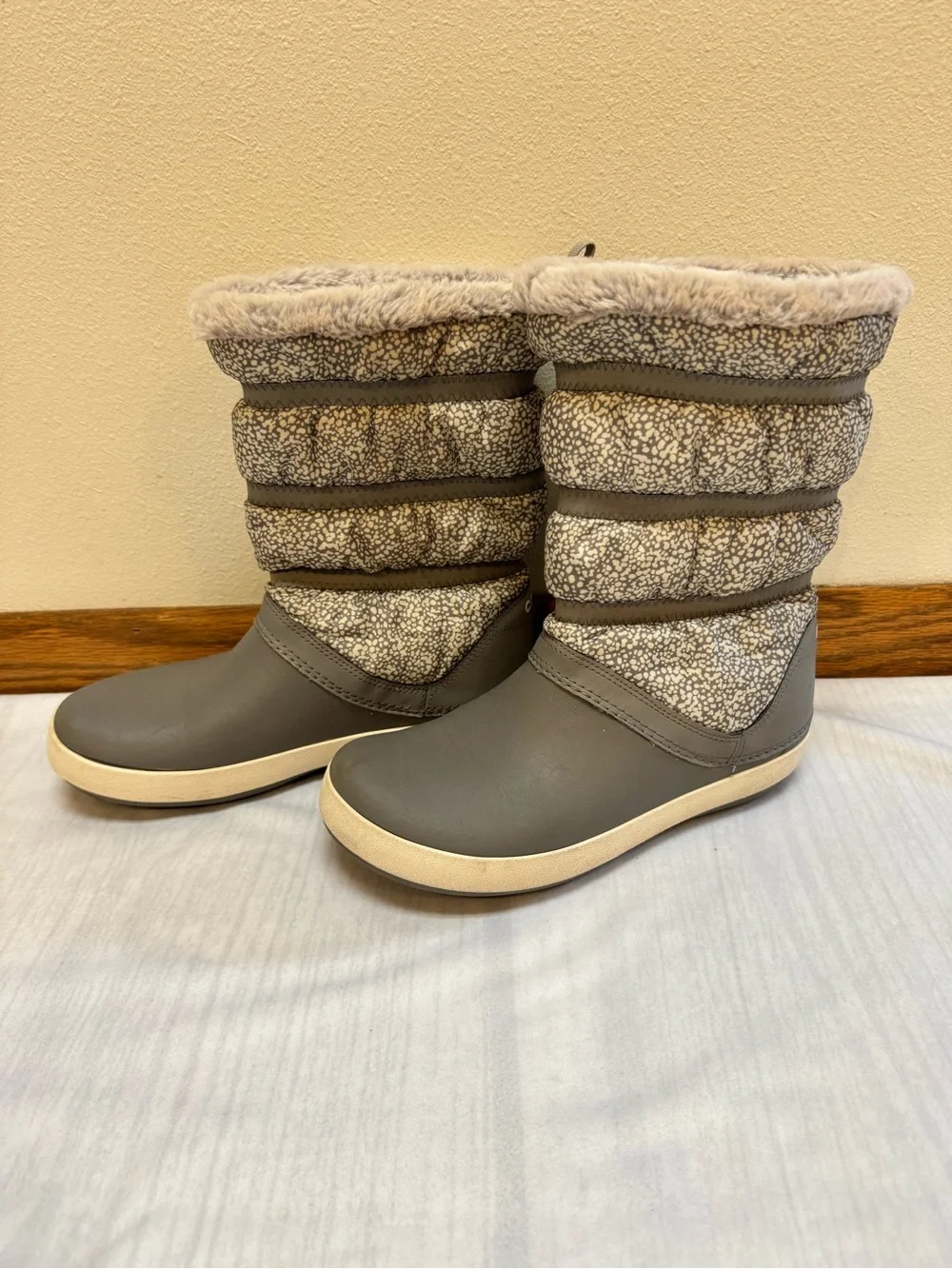 Crocs Crocband Gray Faux Fur Lining Winter Snow Boots Size 10